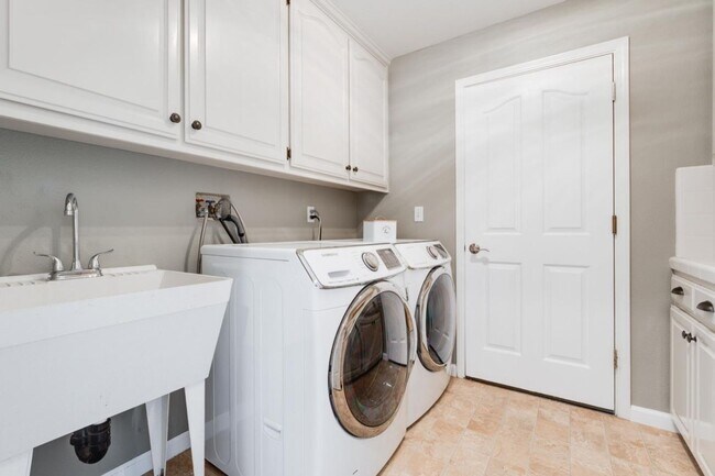 Building Photo - 5br/4ba Home - Luxury Country Living Minutes to Capitola & Soquel Village