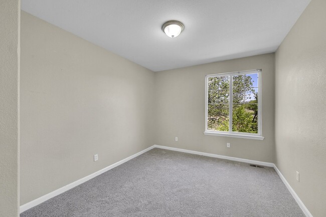 Building Photo - $1,995 - 4 Bed,2.5 Bathroom Home  in Colorado Springs with in Unit Laundry and Fenced in yard!