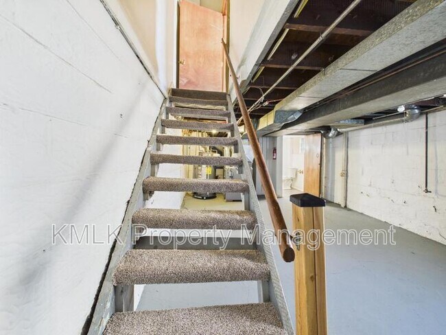 Building Photo - 444 7th St