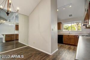 Building Photo - 728 N Hazelton Dr