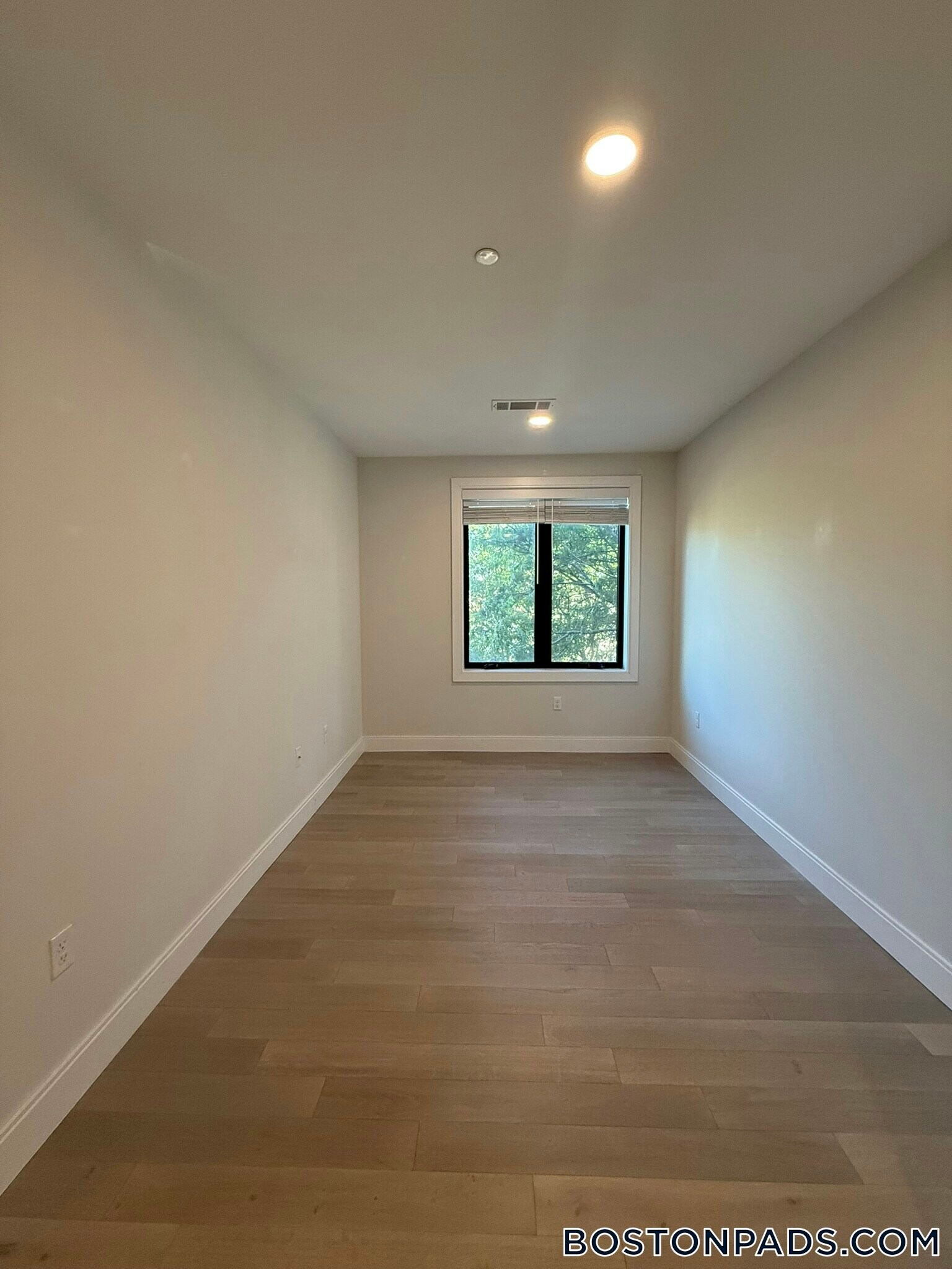 Building Photo - 152 Liverpool St