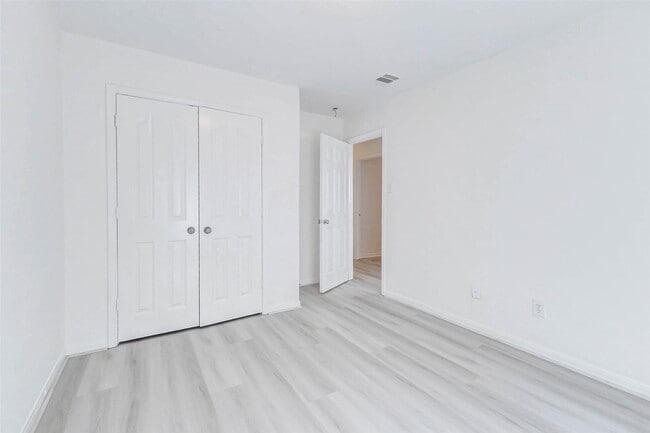 Building Photo - 8115 Barnes Ridge Ln