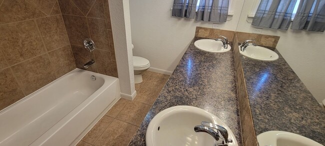 Building Photo - LARGE HOME WITH MANY UPDATES