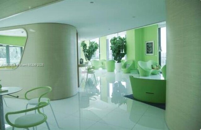 Building Photo - 501 NE 31st St