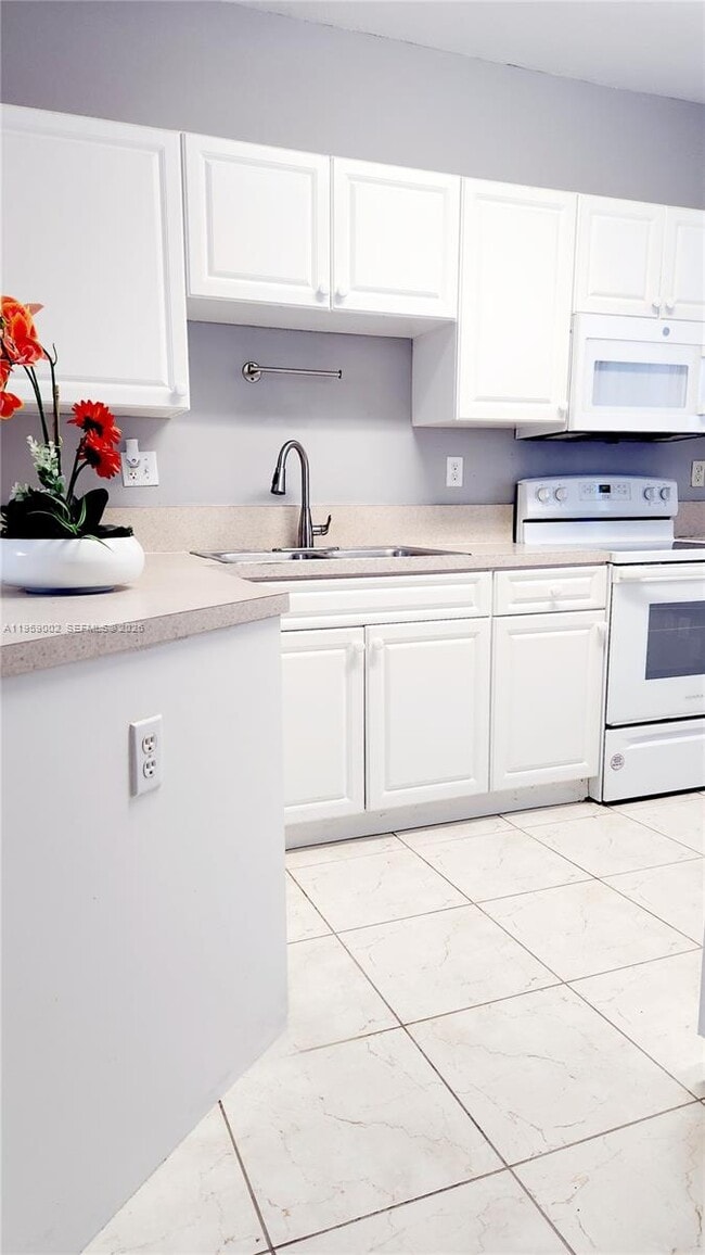 Building Photo - 741 SE 2nd St