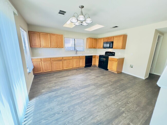 Building Photo - Spacious 4-Bedroom Home in Westwood – Lean...