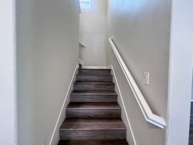 Building Photo - STUNNING 4BD/2.5BA TOWNHOUSE IN WALNUT CREEK!!!