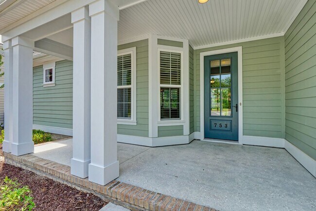 Building Photo - CATHERINES' COVE - Located off Bayshore Dr...