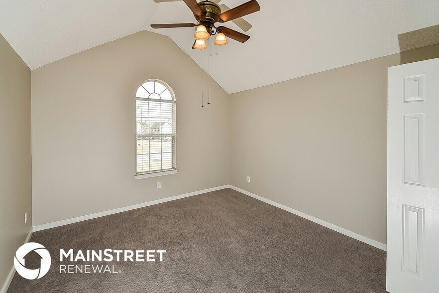 Building Photo - 200 Teak Ln