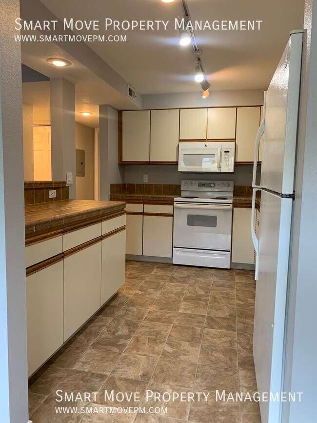 Building Photo - 3757 S Gekeler Ln