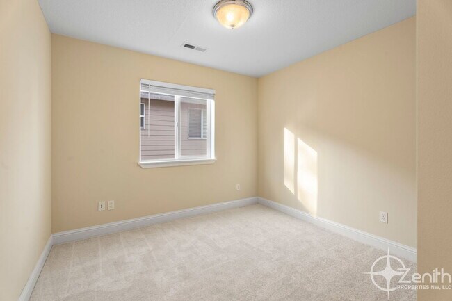 Building Photo - 2903 NE 184th Ave