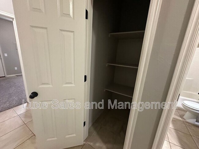 Building Photo - 1316 Garden Gate Dr