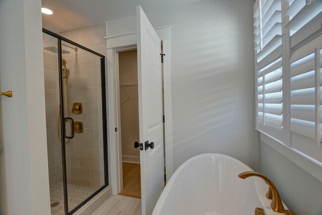 Building Photo - 4 Bedroom 3.5 Bath House in Twin Lakes - J...