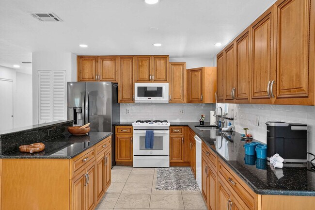 Building Photo - 3617 Iroquois Ave