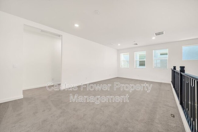 Building Photo - 6946 W Buckhorn Trail