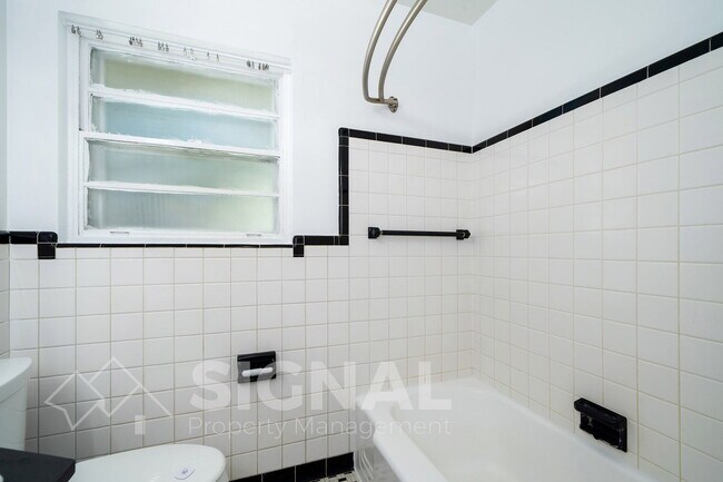 Building Photo - 5620 8th Ave S