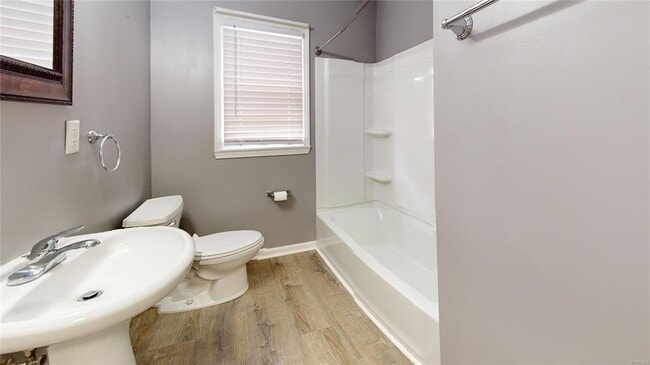 Building Photo - 1117 Newton St