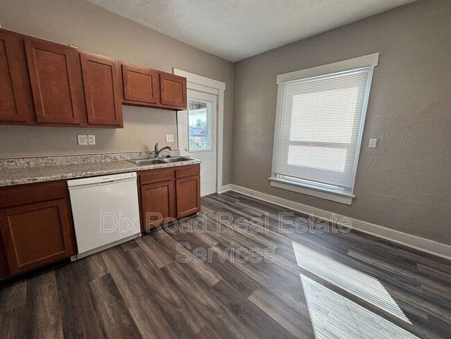 Building Photo - 526 Brandt St