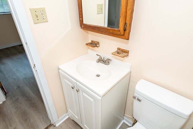 Building Photo - DAYTON, OH - GREENWICH VILLAGE - 3 BED, 1....