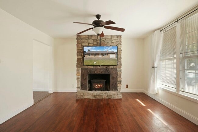 Building Photo - 451 Marengo Ave
