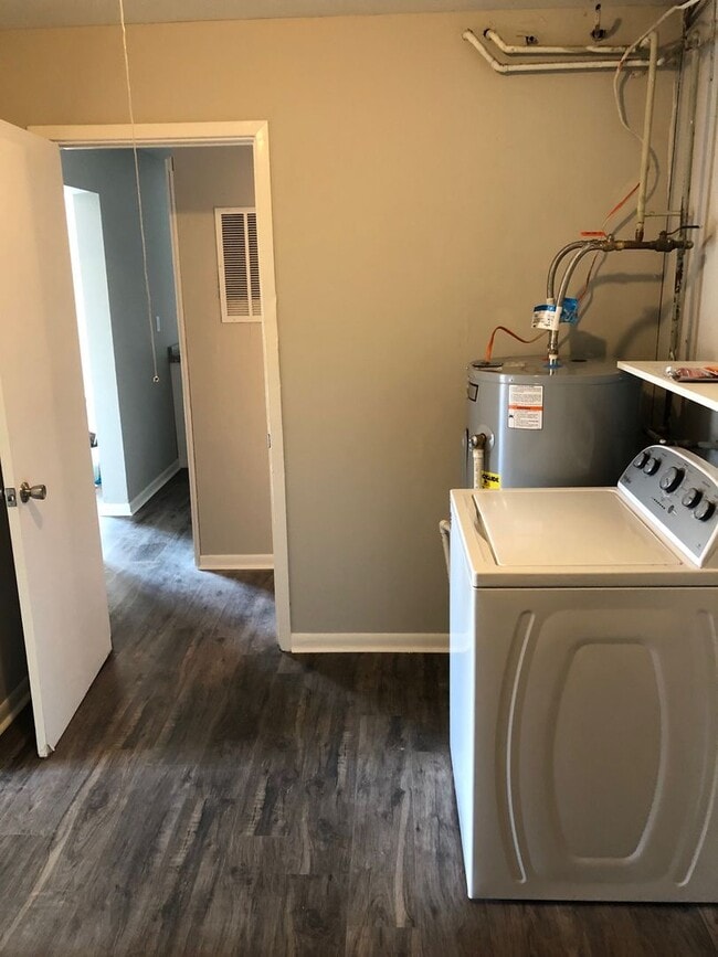Building Photo - 5 BD/2.5 BA home, NEW RENOVATION!