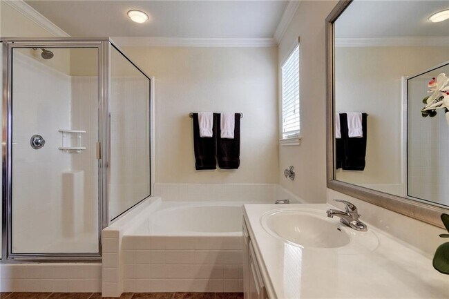 Building Photo - 7500 Shadowridge Run