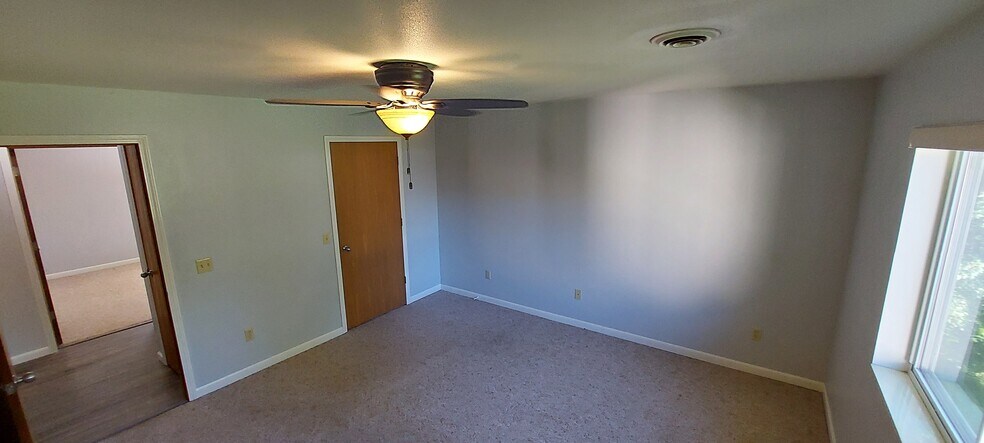 Building Photo - 6660 Charlie Grimm Rd