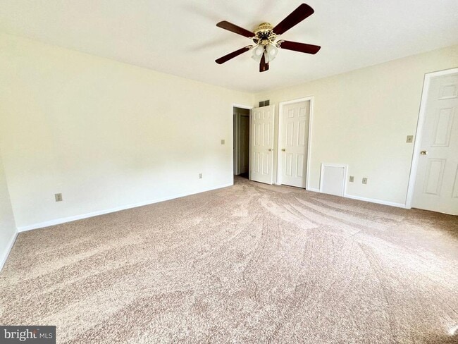 Building Photo - 501 Falcon Dr