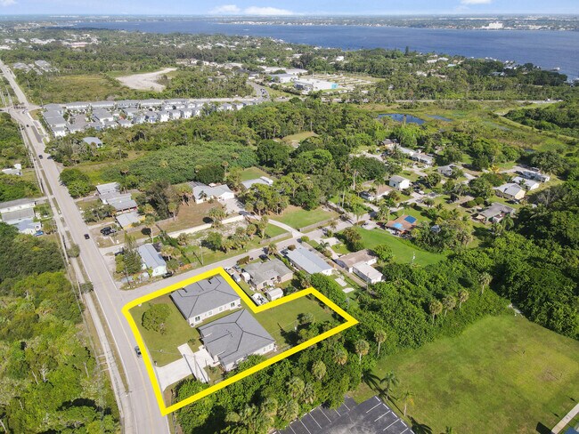 Building Photo - 1388 NW Charlie Green Dr