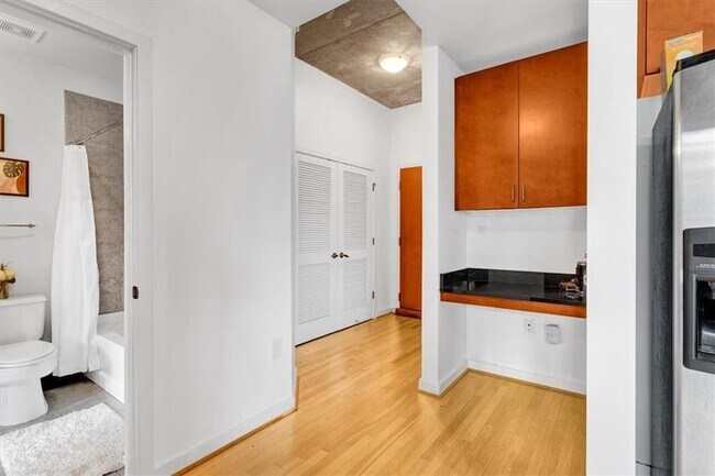 Building Photo - 400 W Peachtree St NW