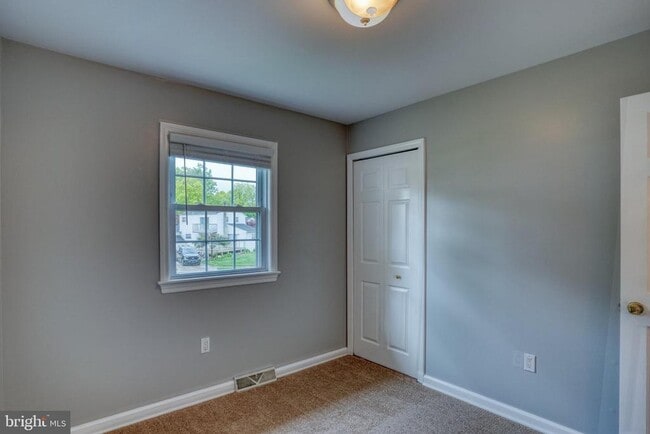 Building Photo - 124 Hilldale Ct