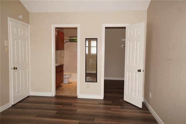 Building Photo - 6525 Hart Ln