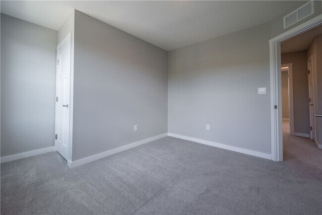 Building Photo - 353 Trinity Wy