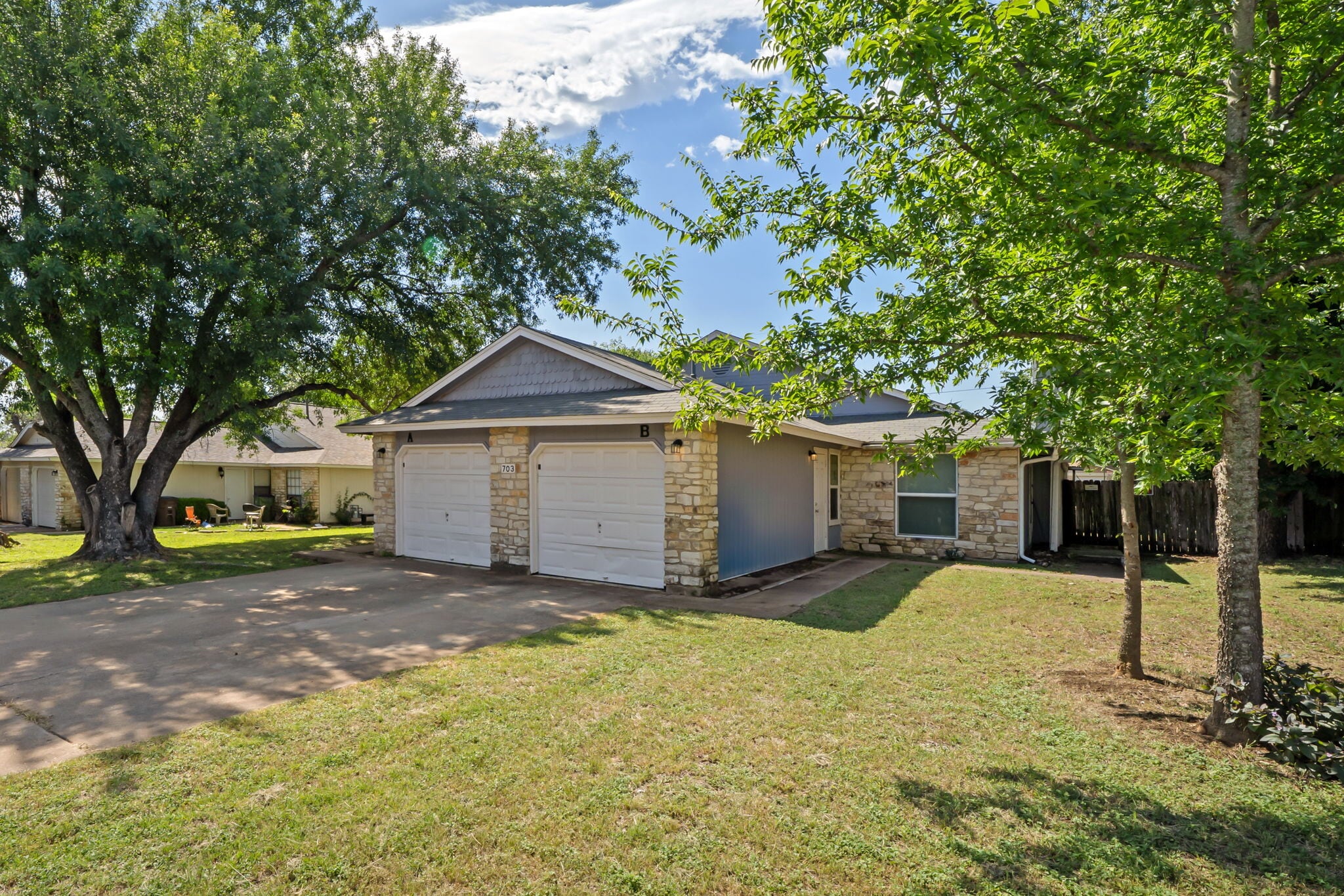 Building Photo - 703 Country Aire Dr