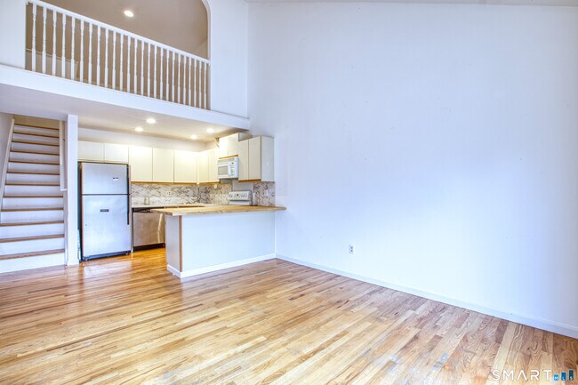 Building Photo - 51 Old Kings Hwy