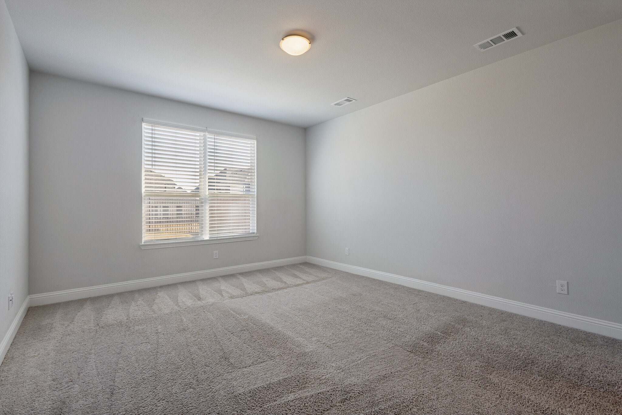 Building Photo - 724 Amenduni Ln