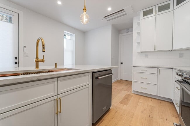 Building Photo - 36-34 11th St