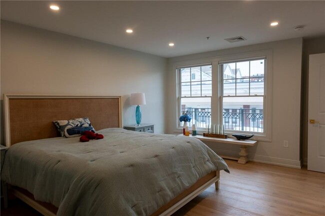 Building Photo - 10 Brown and Howard Wharf