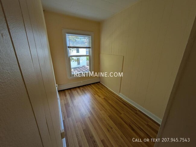 Building Photo - 28A Autumn St