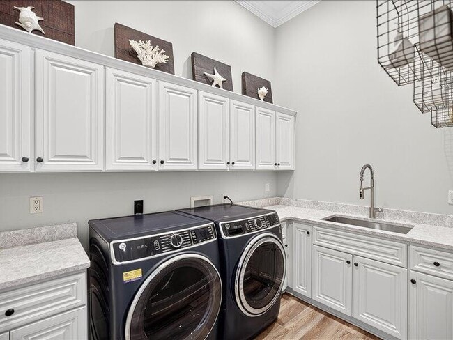 Building Photo - 3161 Club Dr