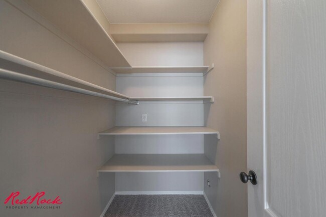 Building Photo - Spacious 6 Bedroom Home with a Balcony!