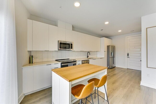 Building Photo - 2220 Webberville Rd