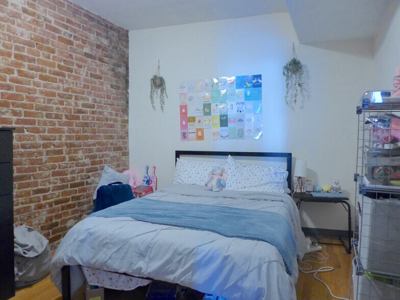 Building Photo - 15 Eldora St