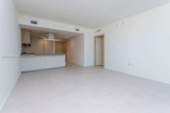 Building Photo - 1000 Brickell Plaza