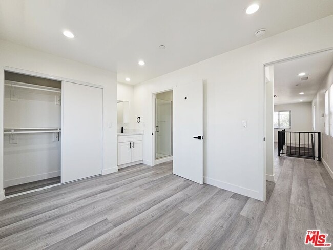 Building Photo - 4112 1/2 Normandie Ave