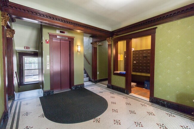 Building Photo - 1376 Commonwealth Ave
