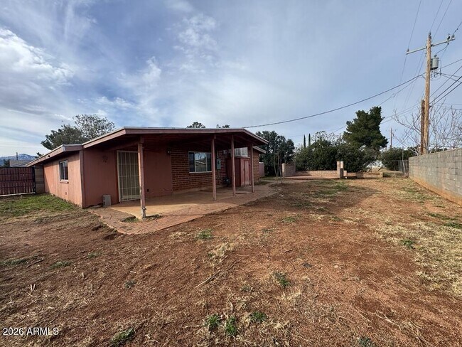 Building Photo - 1401 Bella Vista Dr