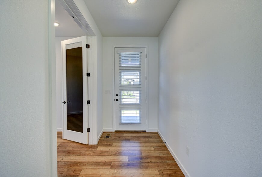 Building Photo - 3846 N Catawba Way