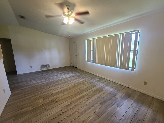 Building Photo - 510 Bahia Dr