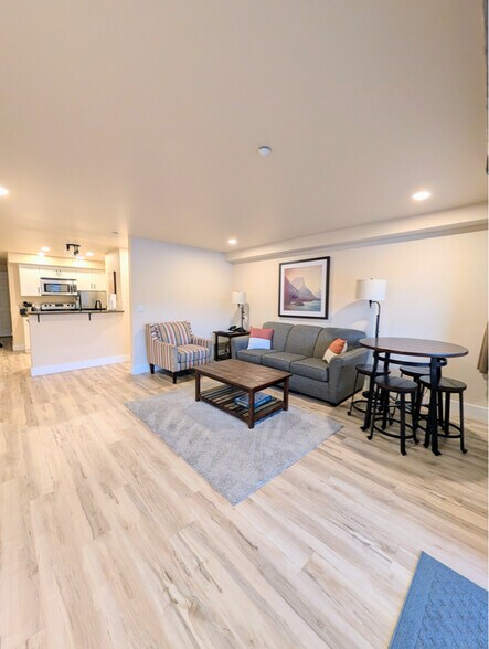 Building Photo - 322 W Woodin Ave